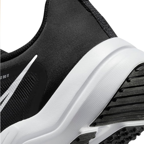 NWT MEN NIKE DOWNSHIFTER 12 BLACK/WHITE SMOKE GREY RUNNING SHOES - 11.5 WIDE 4E main image 13